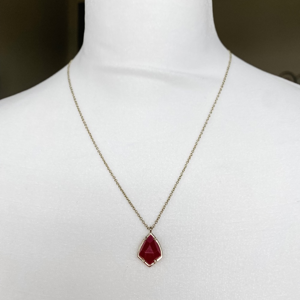 Kendra Scott necklace